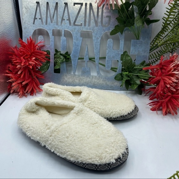 Woolrich Sz 7 Cream Fleece Slippers - Picture 2 of 8